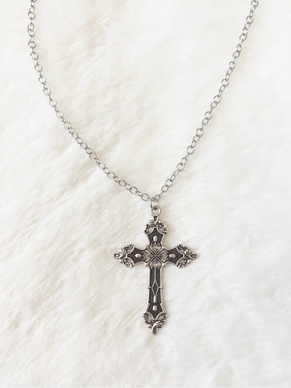 5/$15 🩷 MUST BUNDLE Silver Ornate Cross Pendant Necklace - Women's Jewelry